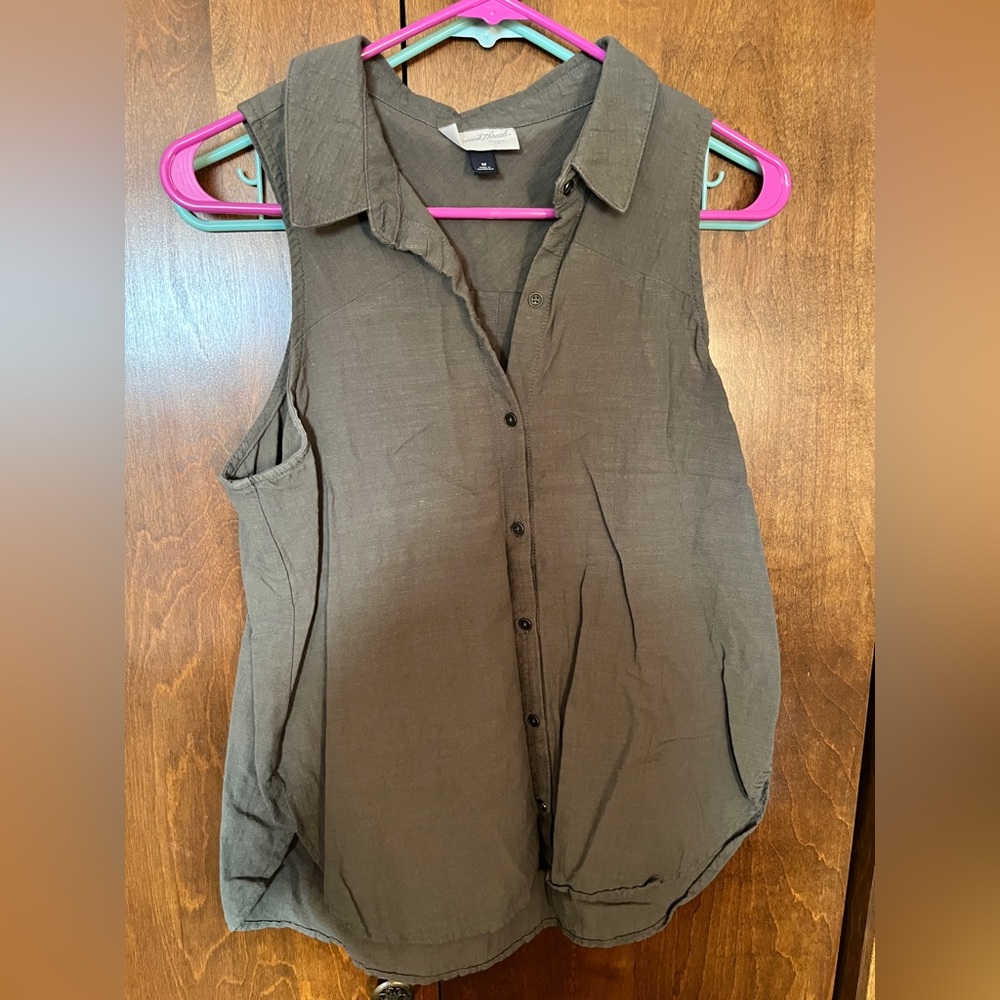 Tank with collar
